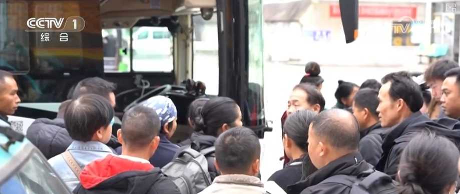 图片[2]-稳岗就业惠民生 暖心举措助力务工人员从“家门口”直达“厂门口”-副业部