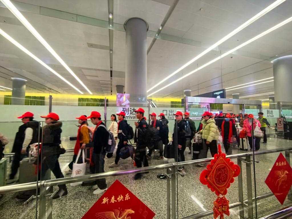 图片[1]-上海：包机包列包车护航就业路，首批“点对点”务工人员返岗-副业部