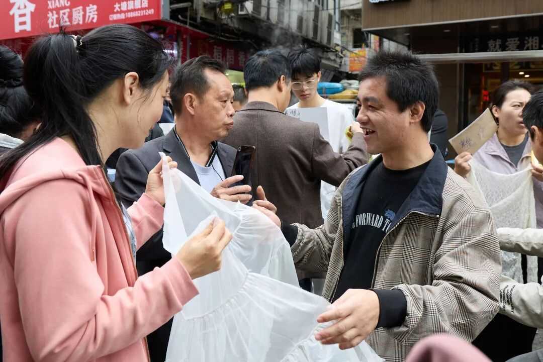 图片[6]-打工新鲜事儿｜日薪五六百元还招不到人，广州制衣村何以创造“薪”高度？-副业部